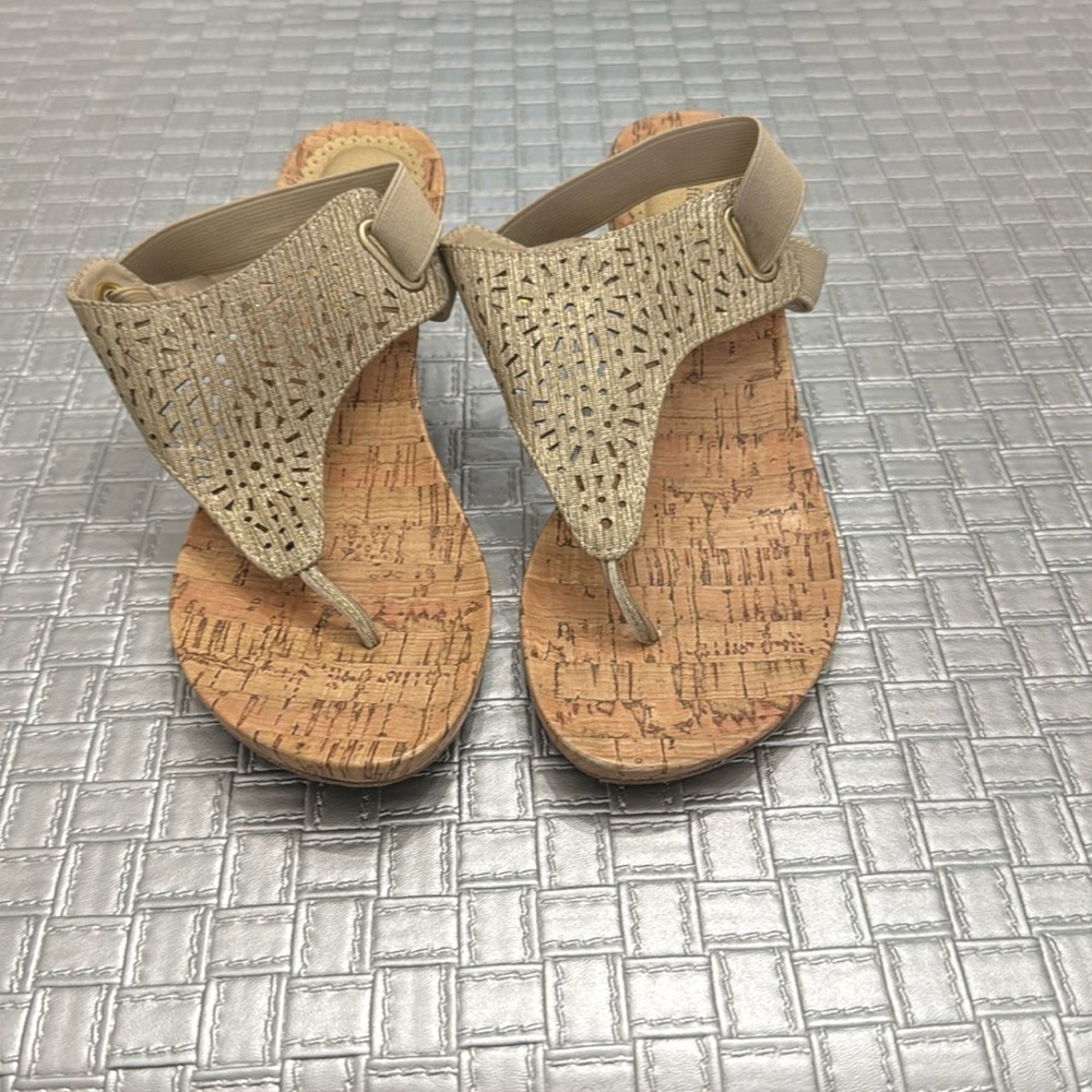 Croft & Barrow® Agnes gold Women's Wedge Sandals size 6.5